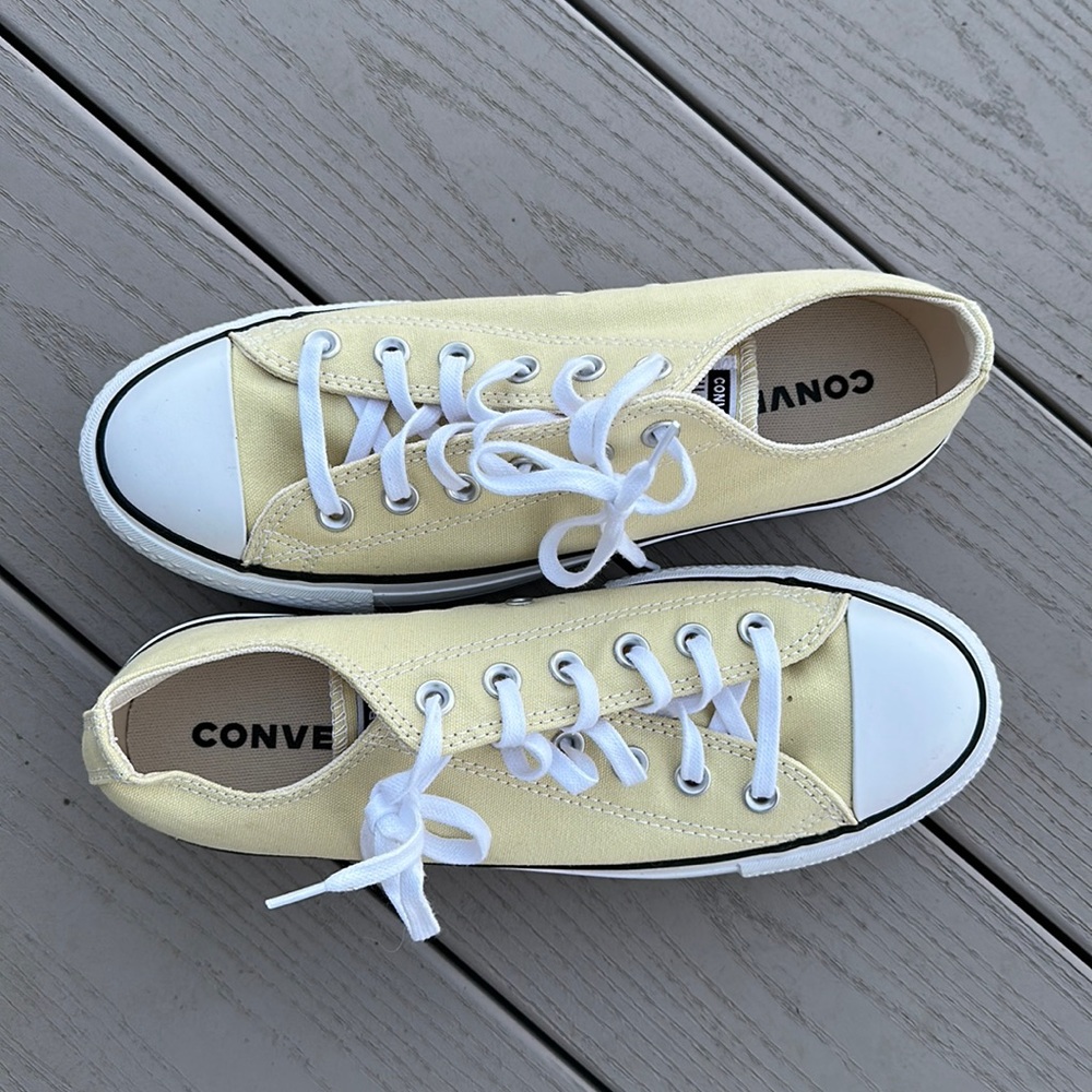 Brand new low top platform converse